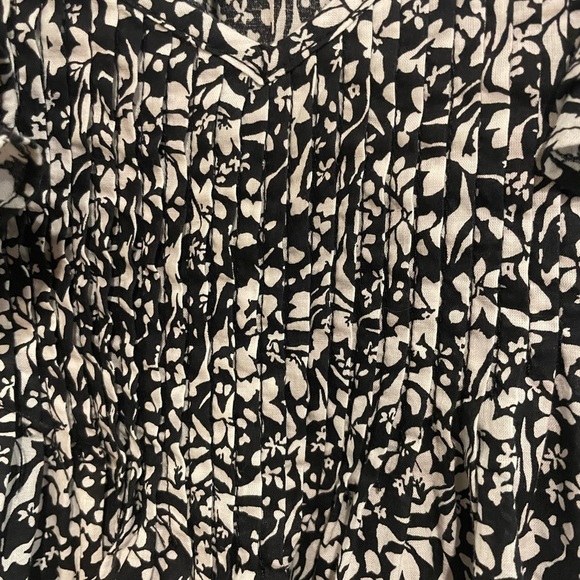 Universal Thread NWT Black and White Ruffled Tie Front Blouse - Picture 2 of 5